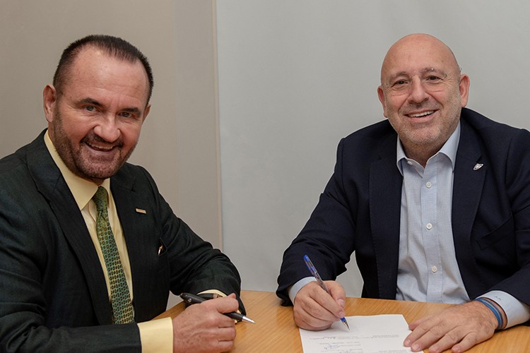 İki tesisi birden satın aldı