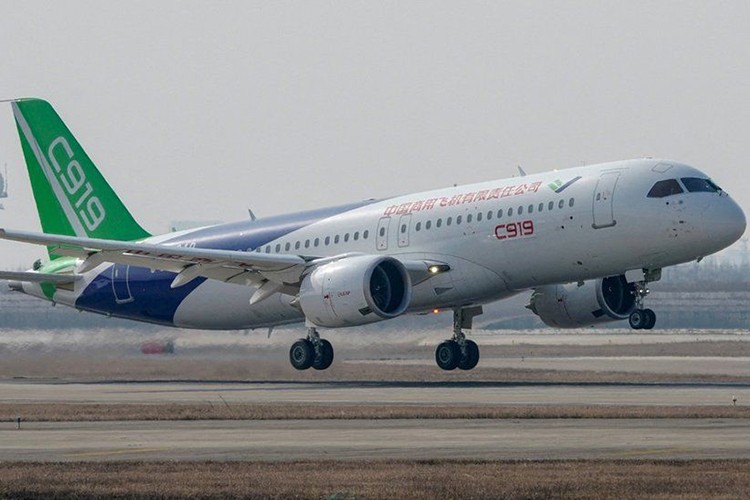 Çin'in yerli üretim yolcu uçağı "C919" ilk ticari seferini yaptı