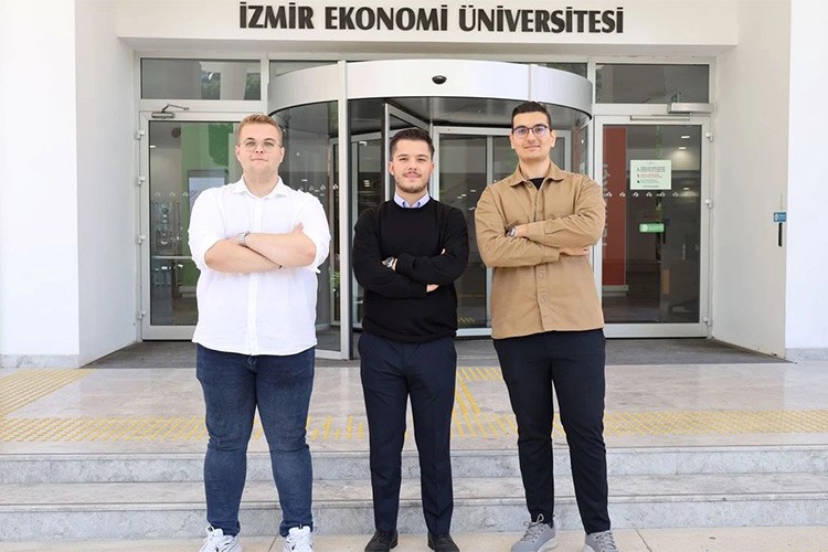 İzmir ekonomi lojistik yarışmasında öne çıktı