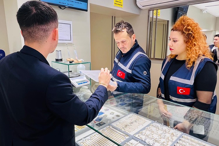 Antalya'da kuyumculara yönelik yetki belgesi denetimi yapıldı