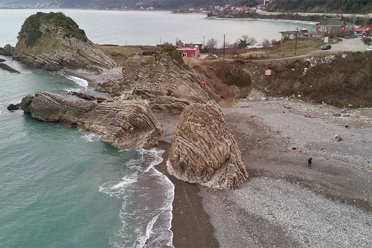 Sinop'ta deniz çekilmesi havadan görüntülendi