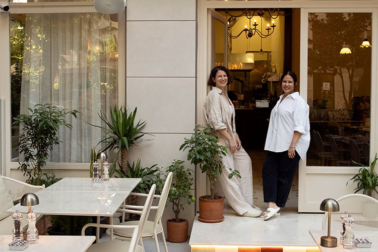 Üç kız kardeşin ortak yolcuğu: Casa Mamma