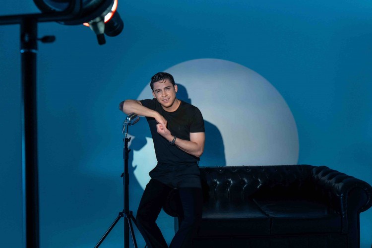 Genç eczacıdan yeni single müjdesi