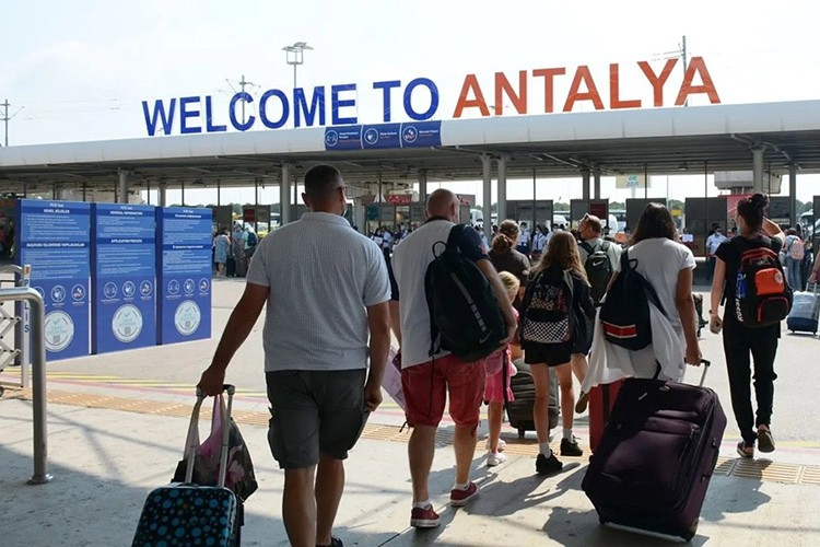 Vizesiz geçiş Rumen turist sayısını yüzde 27 artırdı