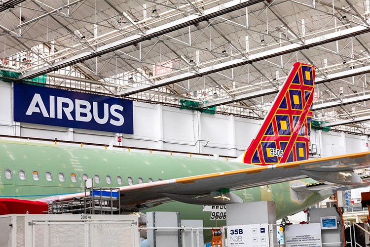 Airbus, üretim hızını artırarak 84 uçak teslim etti