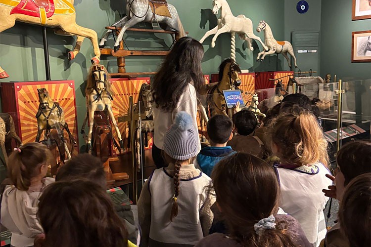 Çocuklar eğlenerek atları ve otomobilleri keşfedecek