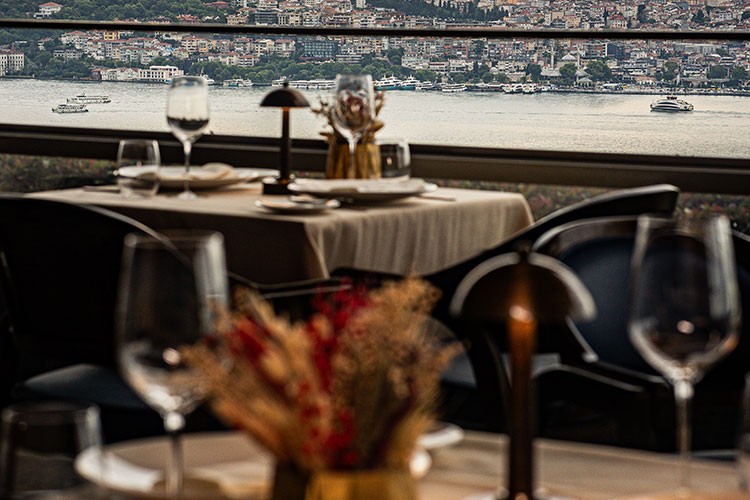 Lezzet ve manzarayı buluşturan yeni yaz menüsü