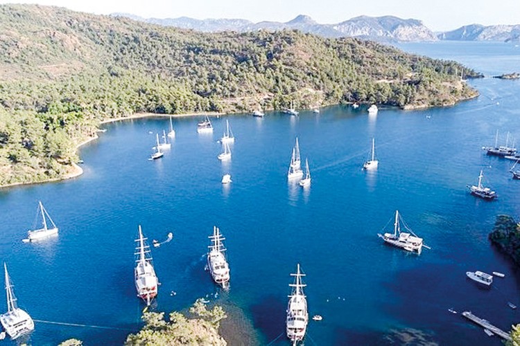 Ege ve Akdeniz'in mavi suları tekne istilası tehdidi altında