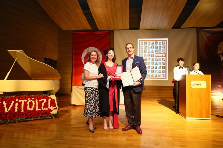 TEVİTÖL mezunları geleceğe uğurluyor