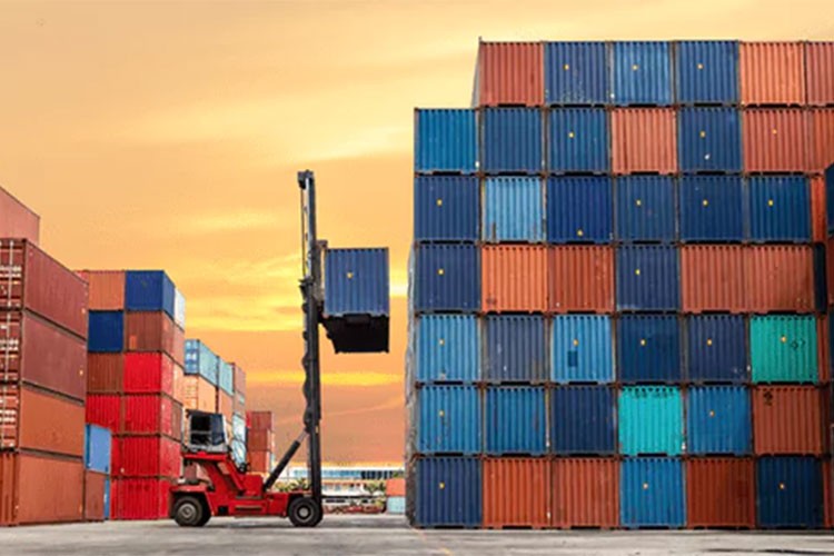 Navlun fiyatları son üç ayda tarife belirsizliğinin etkisiyle düştü