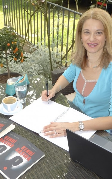 Nilüfer Yağcıoğlu'nun İlk Kitabı okuyucuları ile buluşuyor