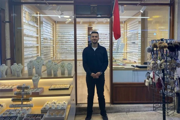 Takıya ilgisini işe dönüştürdü