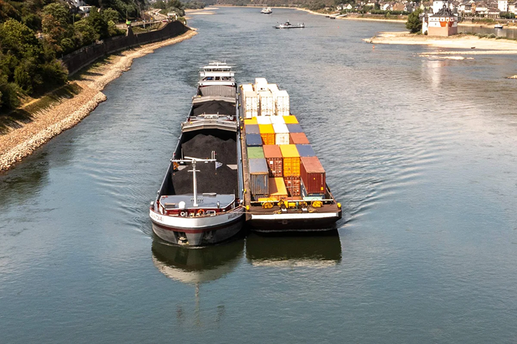 Ren Nehri'ndeki su seviyesinin düşmesi nakliyeyi zorlaştırıyor