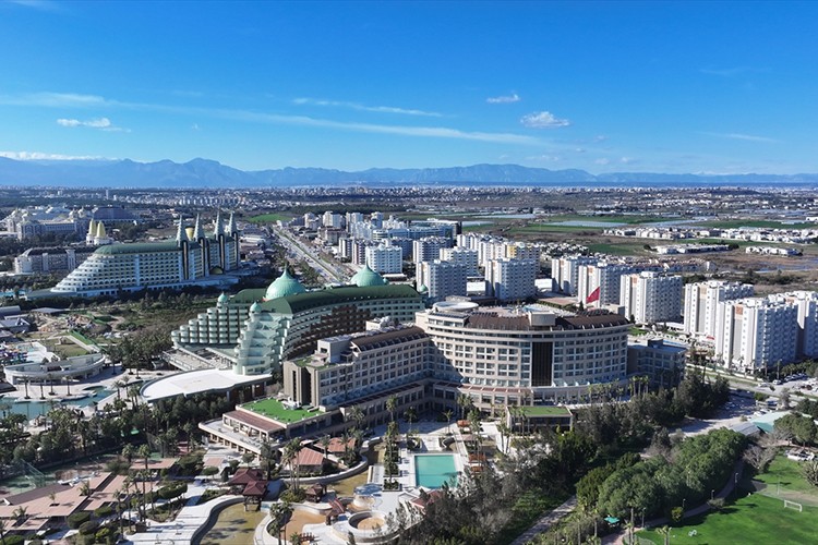 "65 milyar turizm geliri, 64 milyon turistle geçen yılı kapattık