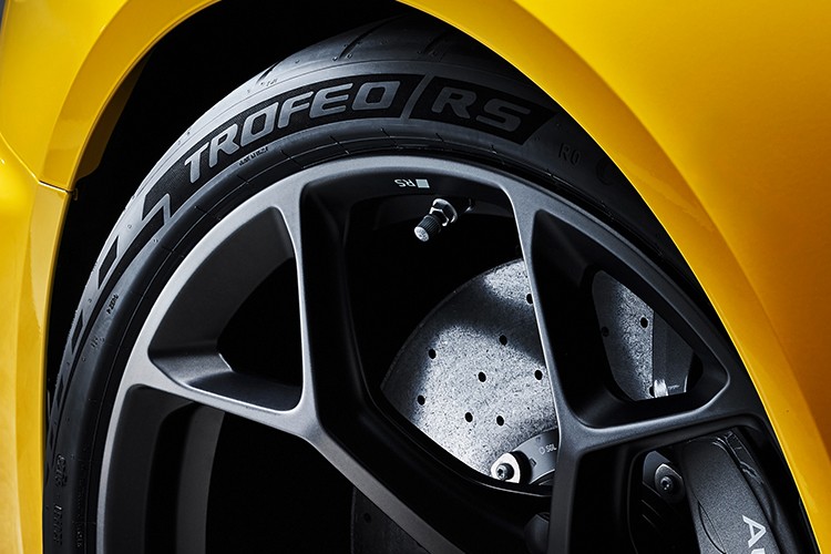 Pirelli, Audi RS 4'ün standart ekipmanı olmaya devam ediyor