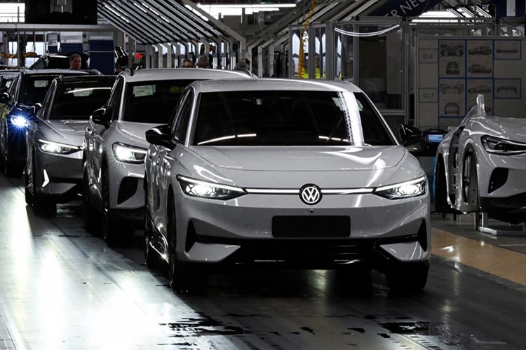 Volkswagen'in araç teslimatı 2025'te düştü
