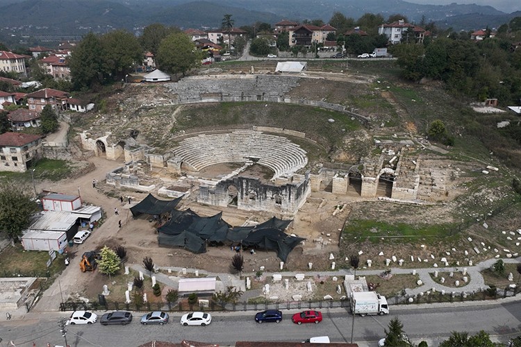 Düzce'de antik kentteki kazı çalışmalarıyla tarihin izi sürülüyor