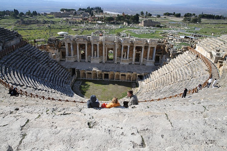 Pamukkale 2025'te Denizli nüfusunun 2 katından fazla turist ağırladı