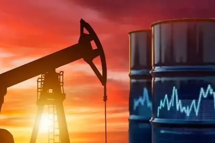 Petrol Hürmüz gerilimi nedeniyle haftaya yüksek başladı