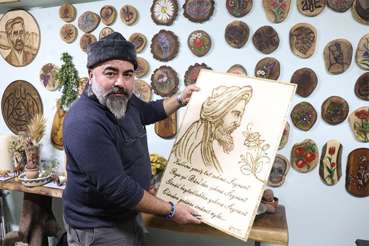 Atıl durumdaki ahırı sanat atölyesine çevirdi