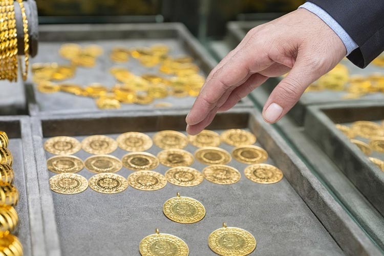 Güçlenen dolar ve resesyon altını ezdi