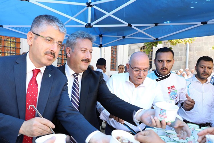 Aşureler Başkan Palancıoğlu'ndan