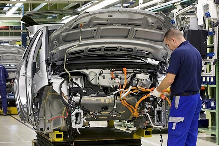 Üretim de ihracat da azaldı