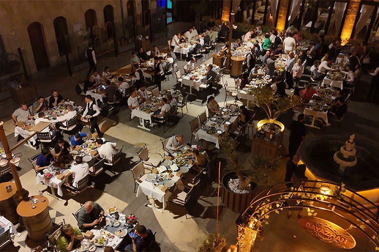 Bonna, GastroAntep'te yıldız şeflerin sunumlarına eşlik ediyor