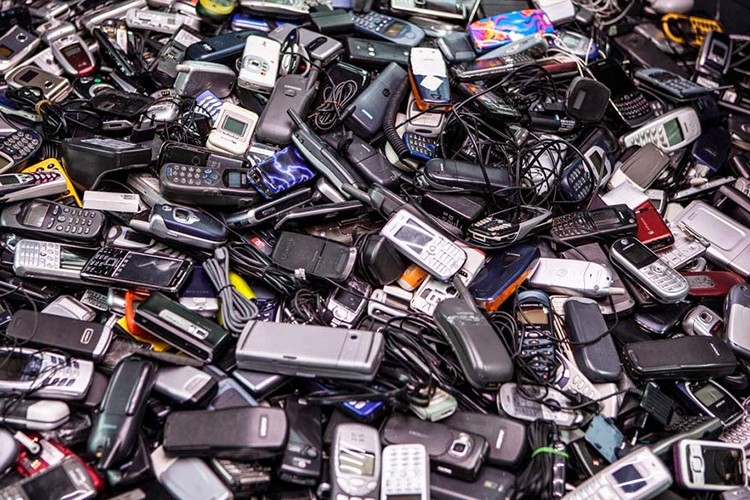 Bu yıl 5,3 milyar cep telefonu çöpe atılacak
