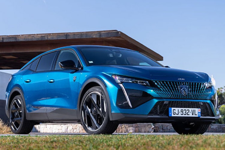 Peugeot 408 OGD tarafından yılın tasarımı seçildi