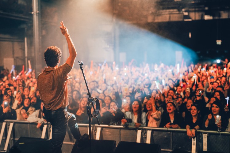 BURAY 5 ÜLKE 12 ŞEHİR'DE 100 BİN HAYRANIYLA BULUŞTU