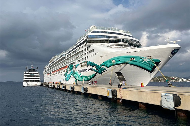 Bodrum'a "Norwegian Jade" kruvaziyeriyle 2 bin 513 yolcu geldi