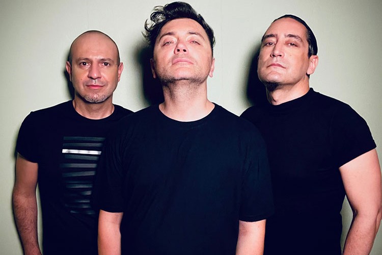 Yeni şarkısı Zakkum'dan