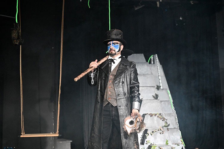 25 yıl sonra mezarcı oldu