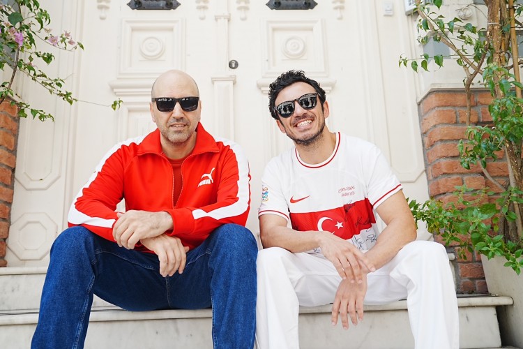 Buray ve Erkin Arslan'dan Milli Takıma marş