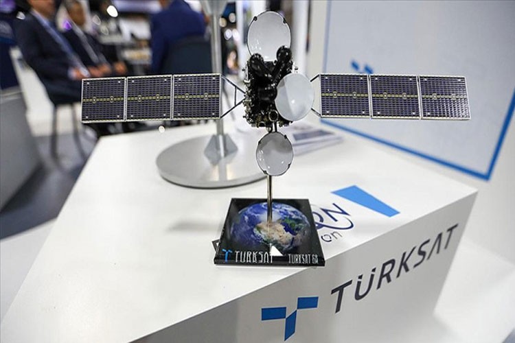 Türksat, yazılım tabanlı uyduları yakın markaja aldı