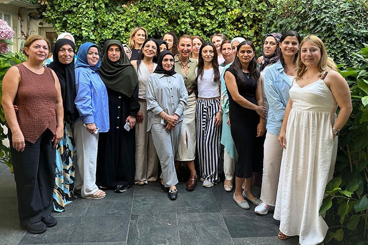 Koton kadınlara destek olmayı sürdürüyor