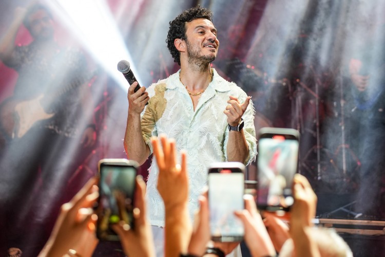 Buray'dan çifte bayram