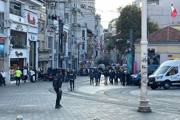 Beyoğlu'nda patlama, 6 ölü, 53 yaralı!..