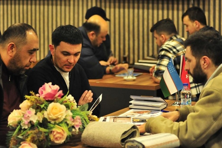 İnegöl'de mobilyacılarla ikili iş görüşmeleri gerçekleşiyor