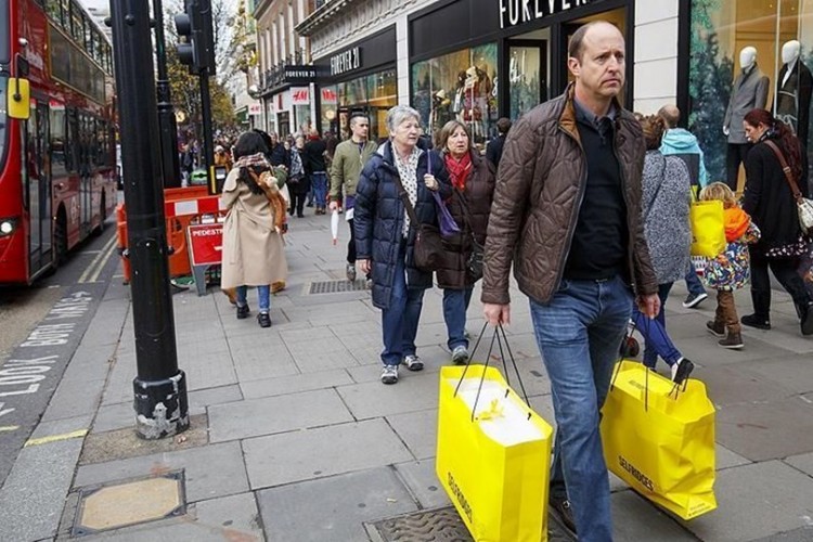 İngiltere'de hizmet sektörü mart ayında büyümesini sürdürdü
