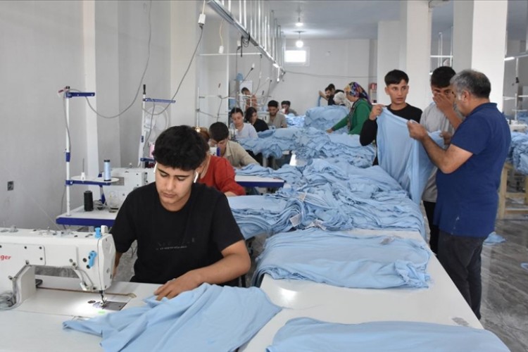 Şırnak'ın girişimci kadınları KOSGEB desteğiyle açtıkları atölyelerde istihdam sağlıyor