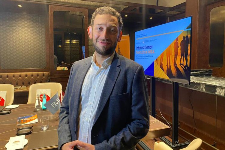 İş dünyası yöneticileri için yüksek lisans programı