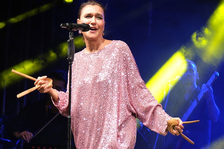 Şevval Sam'dan kaşık havası