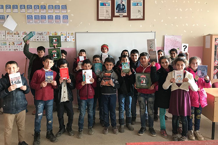 Çocukların geleceğine sayfa açıyor