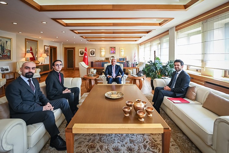 Bakan Ersoy, genç piyanist Eren Düzenli'yi kabul etti