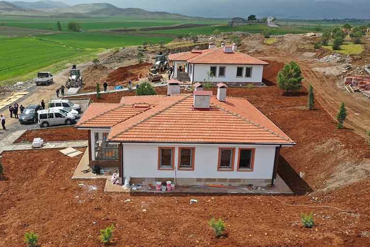 Köy tipi afet evleri hak sahiplerine teslim edilecek