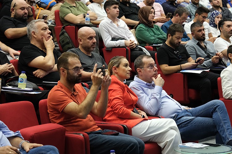 'Teknik analizi papatya falı gibi görmeyin'