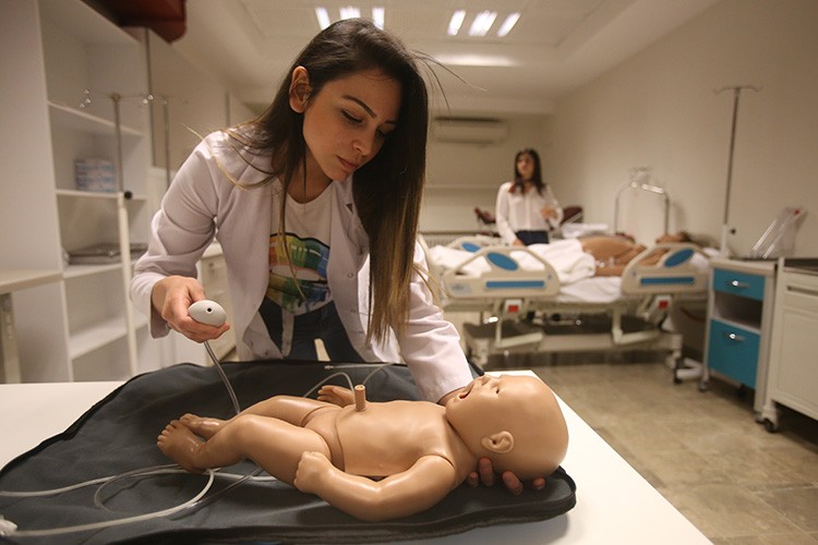 Sağlıkta kariyer hedefleyenler bu özelliklere sahip olmalı