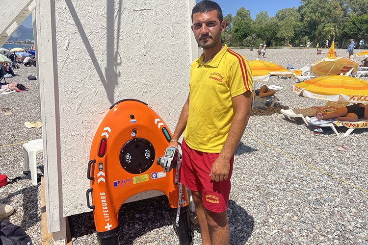 Antalya'da insansız can kurtaran robotu, işitme engelliyi kurtardı